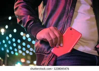 Yorina pick the phone