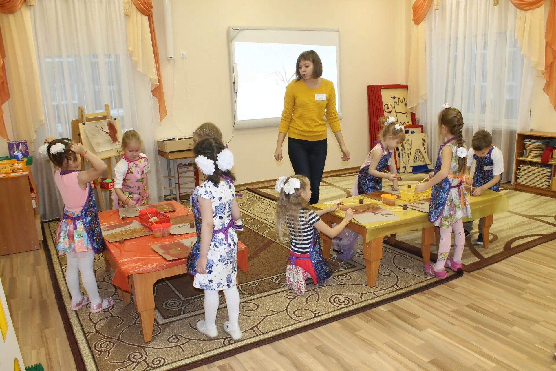 Детский сад 60 красносельского района. Воспитатель детсада. Воспитатель детского сада спб елена. Воспитатель в красносельском районе. Имц красносельского района сотрудники.