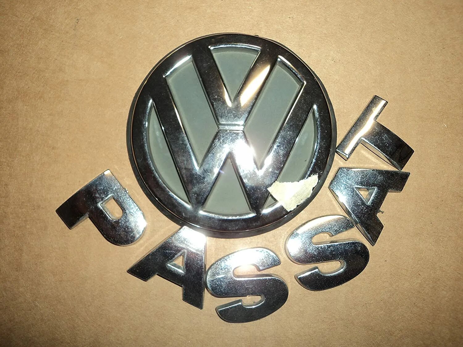 Значки пассат б6. VW Passat b3 эмблемы. Значок VW Passat b5+. Задний значок VW Passat b3. Эмблема VW Passat b6 большая.
