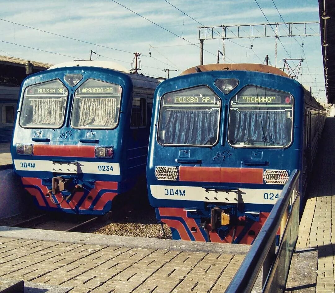 Советская электричка эр2. Эр2 1122. Эр2т 7181. Чс2т красная стрела. Эр2 1215.