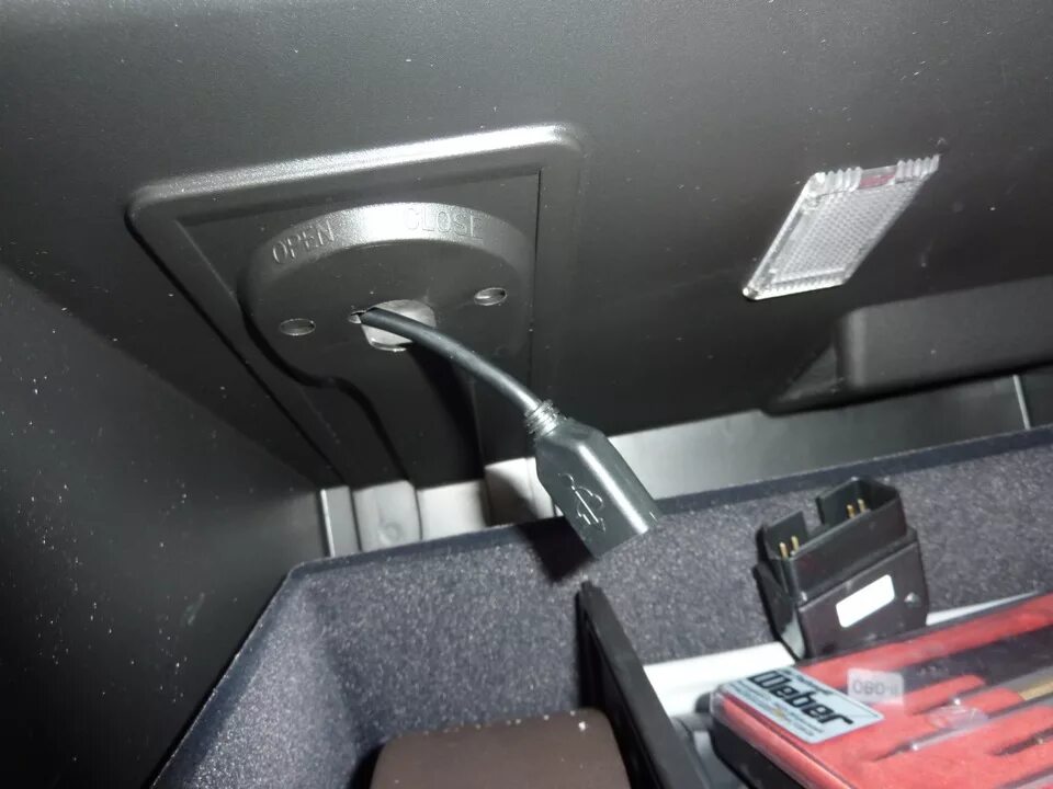 Где находиться usb вход Mercedes Updates Audio AUX Input Options SD Card, iPod & USB BenzBlogger