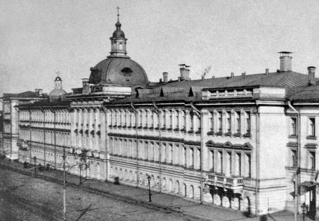 Дворянский институт запасной дворец у красных ворот. Высотка на красных воротах весна. Опб красные ворота. Институт туризма и гостеприимства москва. Дворец князя куракина на старой басманной.