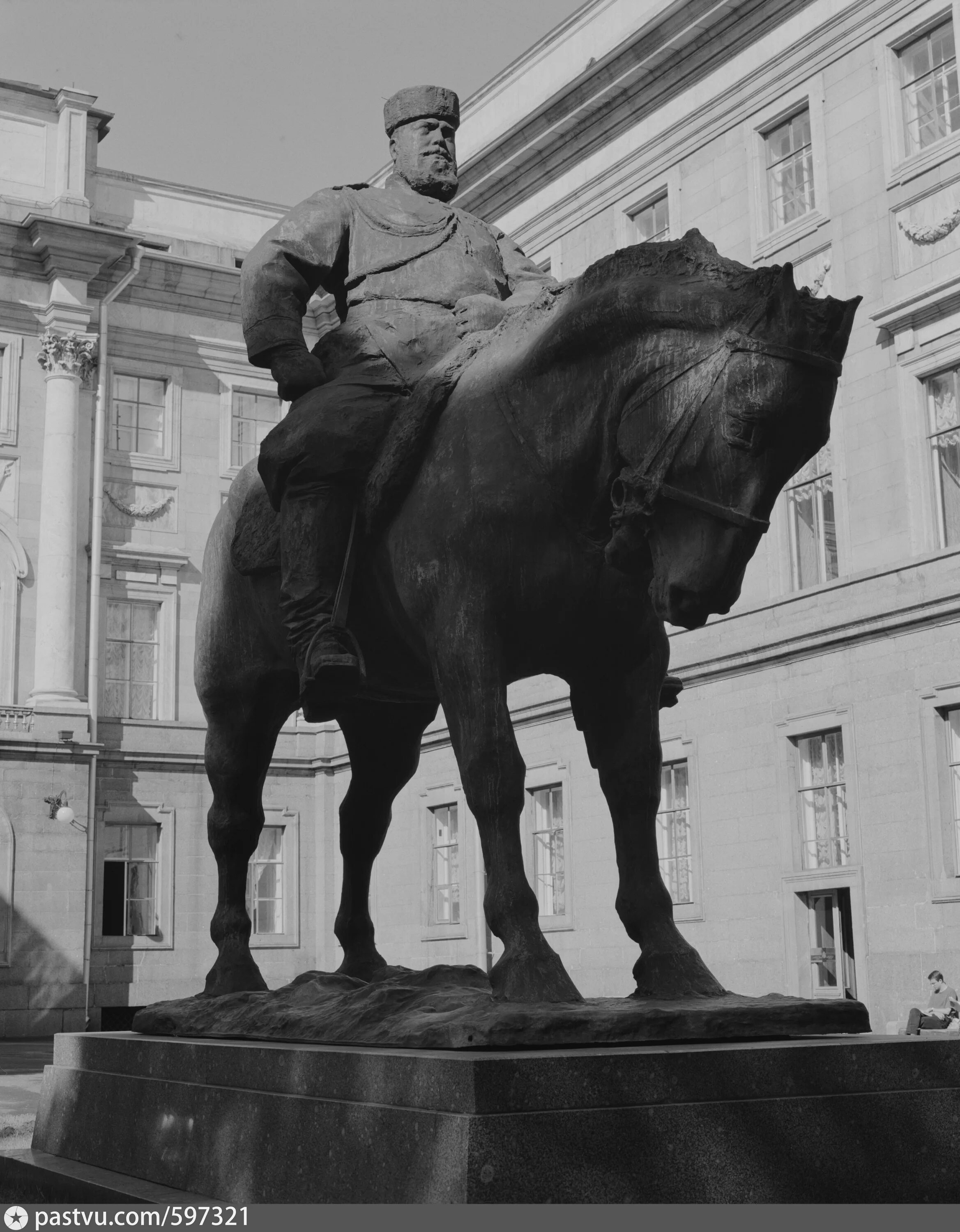 Памятник александру 3 в петербурге. Памятник александру 3 в санкт-петербурге. памятник александру 3 трубецкой. конный памятник александру iii в санкт-петербурге (открыт в 1909).. памятник александру iii в петербурге у мраморного дворца.