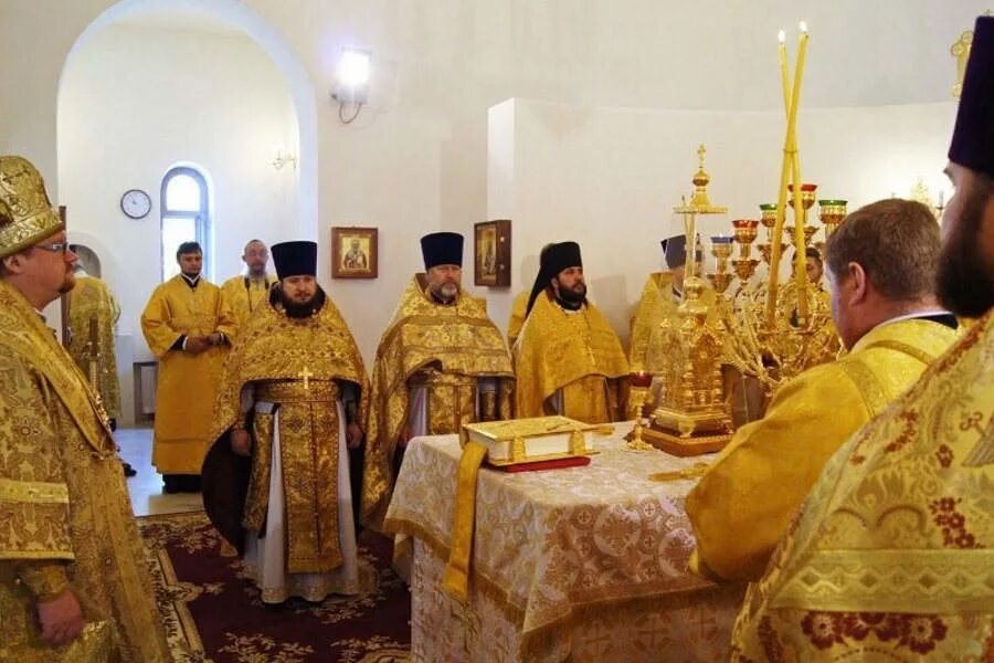 Волгоград храм иова, патриарха московского. Церковь святителя иова на можайском шоссе роспись стен. Храм святителя иова на можайском шоссе расписание. Храм святителя иова на можайском шоссе расписание. Храм иова на можайке духовенство.