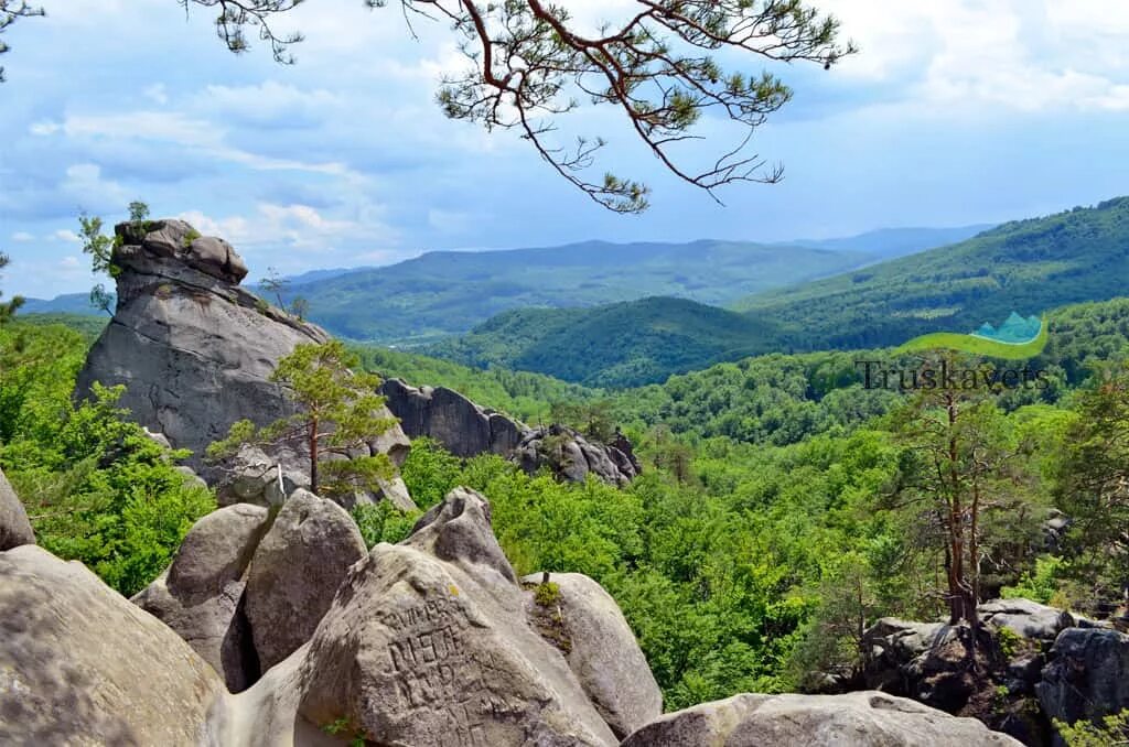 Скалы довбуша яремче. Скель. Пещера довбуша карпаты. Скель. Скель.