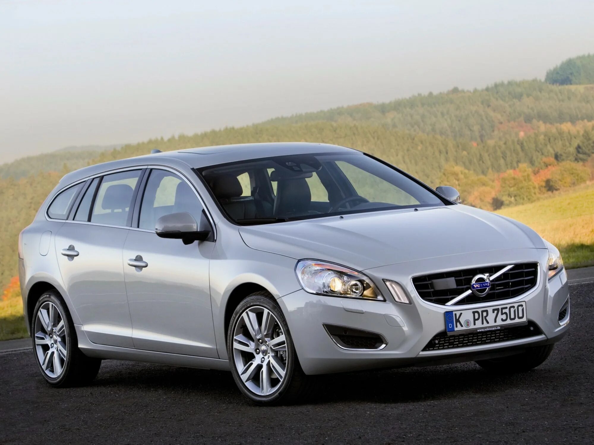 Марка вольво страна. Volvo s60 универсал. Volvo v60 2010. Volvo 60 универсал. Вольво с 60 универсал.