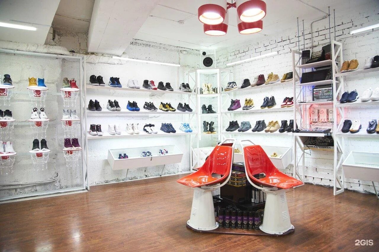 Queen's магазин одежды. магазин квин лениногорск. Queen's магазин одежды. одежда королев. Queen's магазин одежды.