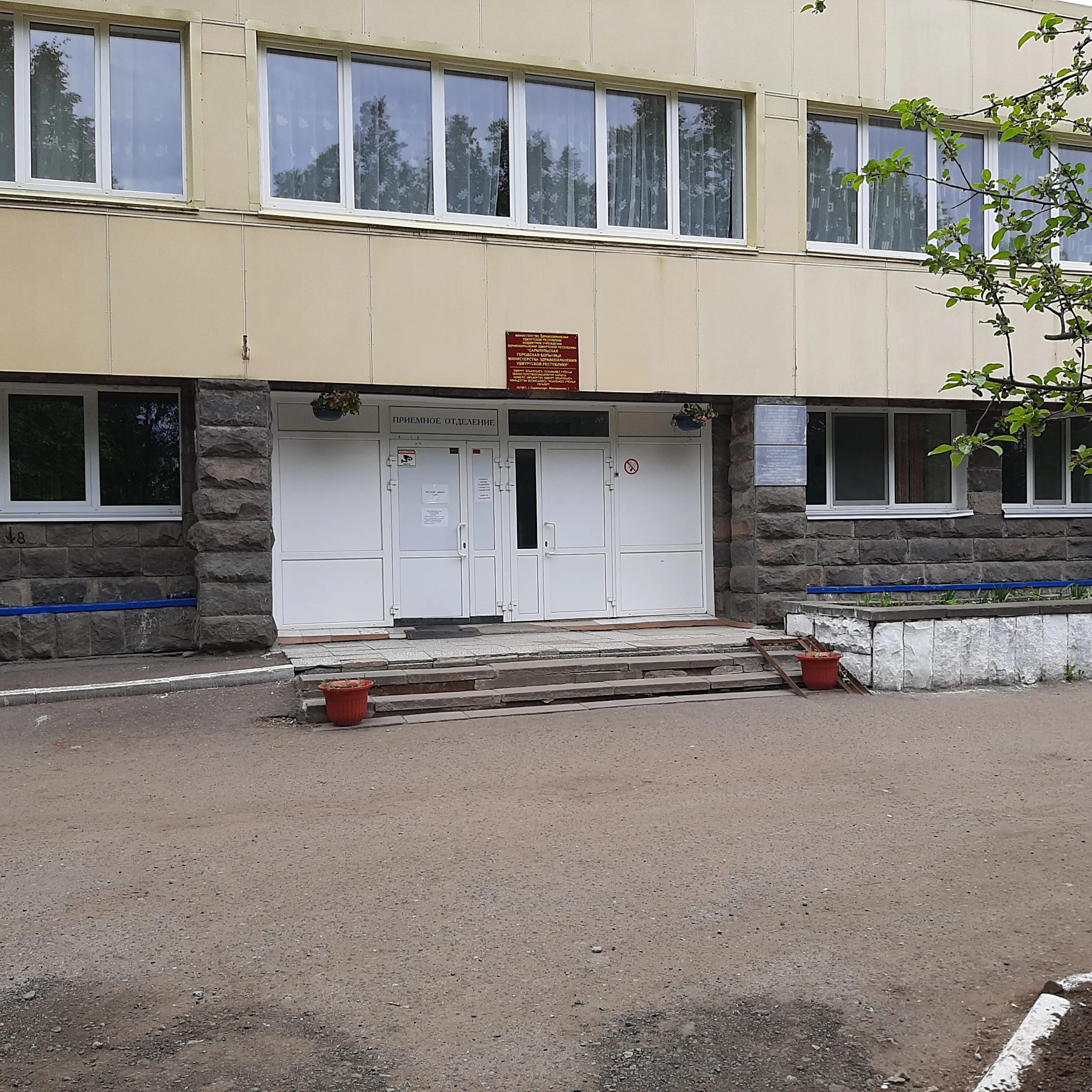 Сарапульская больница и главврач галанова. Црб сарапул телефон. Сарапульская детская городская больница. Сарапул детская поликлиника молодежная 7. Больница црб сарапул.