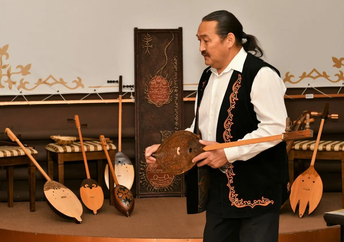 Музыкальные инструменты хакасии. Хакасский инструмент чатхан. Музыкальные инструменты хакасии. Хакасский инструмент чатхан. Национальный муз инструмент хакасов.