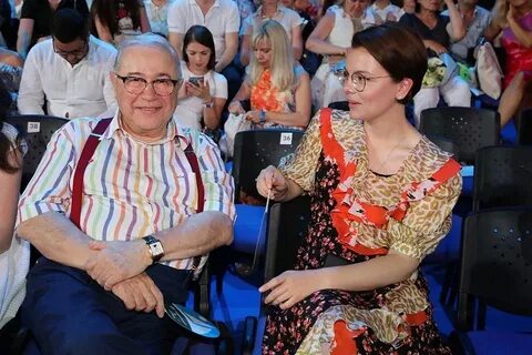 Сколько лет петросяну евгению и его жене