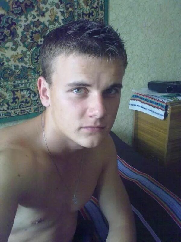 Парни 34 года. Парни частное. Парни частное. Русские мальчики в плавках. Пацан.