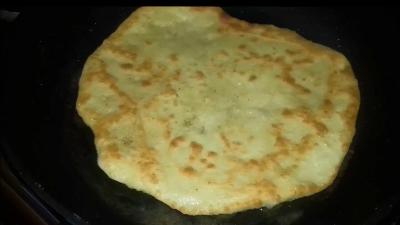 Лепёшки на сковороде без дрожжей. Лепёшка в духовке без дрожжей. Лепёшки в духовке на дрожжах. Лепёшки на молоке без дрожжей в духовке. Лепёшки на кефире без дрожжей в духовке.
