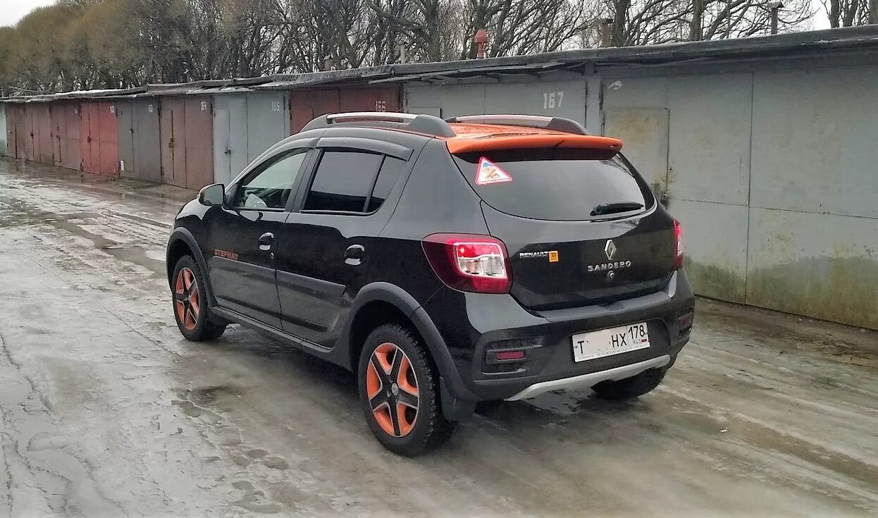 Степвей тюнинг. Спойлер Renault Sandero Stepway 2. Обвес Renault Sandero Stepway. Тюнингованный Рено Сандеро степвей 2. Тюнингованный Рено Сандеро степвей.