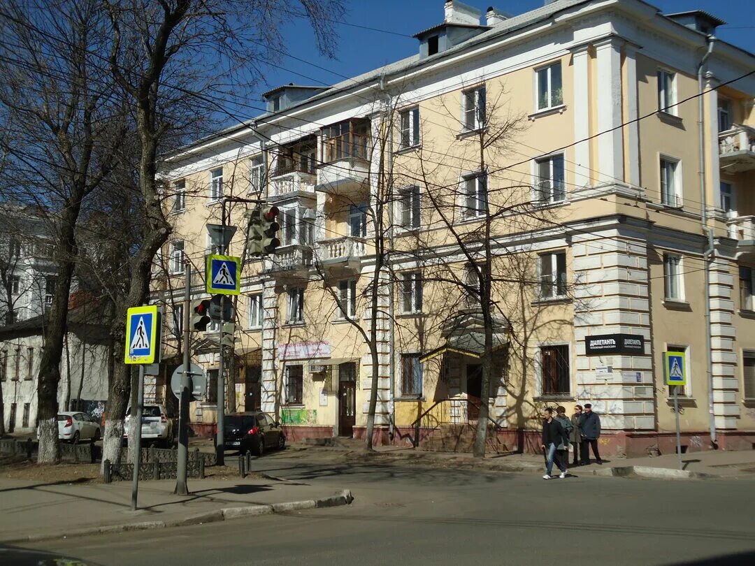 Улица Республиканская в Ярославле, вид со двора. Фото - 20 июня 2021 - 76.ру