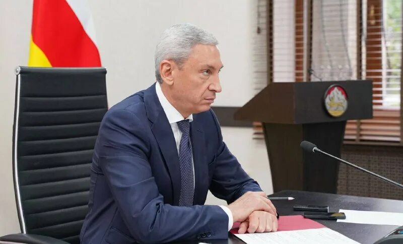 Председатель правительства рсо алания. Правительство рсо-алания джанаев. Таймураз тускаев. Республика северная осетия уэбипк. Джанаев борис борисович председатель правительства.