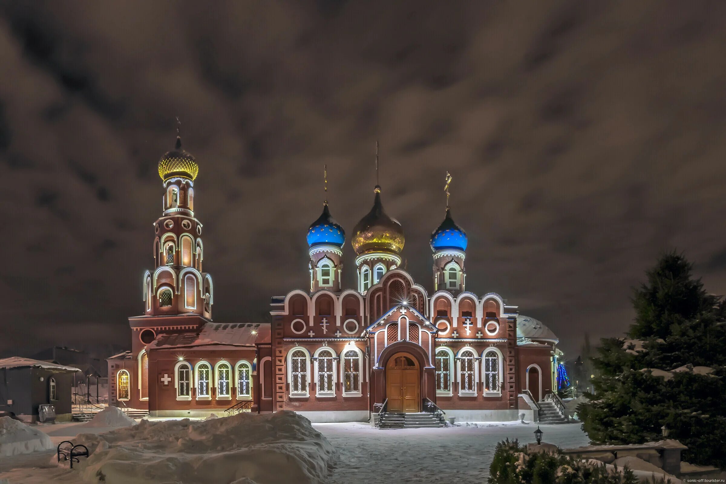 Свято мужской монастырь тольятти. Свято-Воскресенский собор Тольятти. Свято-Вознесенский мужской монастырь Самара. Воскресенский мужской монастырь Самара. Мужской монастырь Самара на Черемшанской.