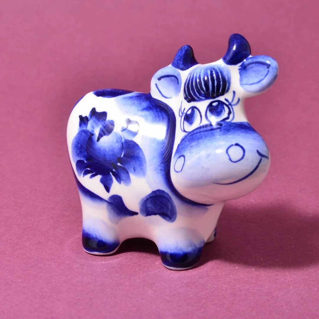 Фигурки гжель символы года. Гжель. Тигр гжель. Гжель фигурка "бык торос". Гжель статуэтка быка.