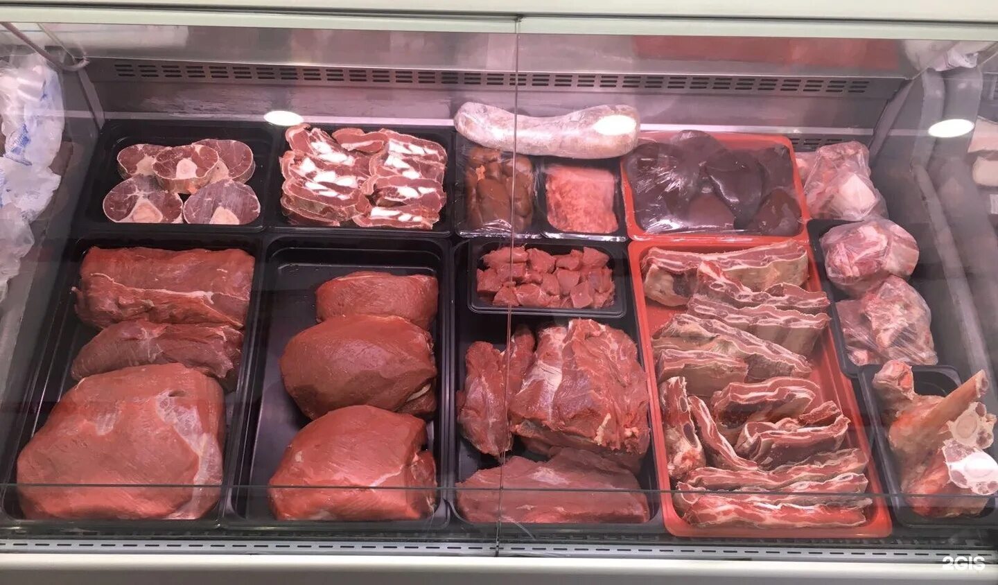 Куплю мясо саратов. Мясные полуфабрикаты. Хранение мясной продукции. Хранение мясных полуфабрикатов. Магазин мясных полуфабрикатов.