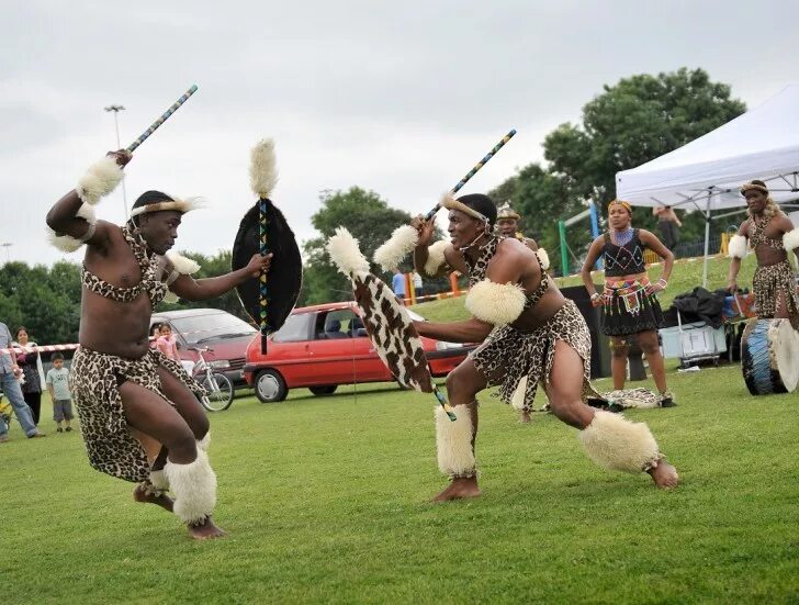 Zulu tribe. Зулусы народ Африки. Зулусы шаман. Племя Зулу в Африке. Зимбабве Зулусы.