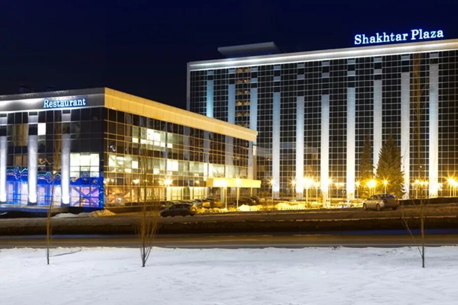 Гостиница шахтар плаза в донецке. Шахтар плаза донецк. Шахтар плаза. Шахтер плаза донецк днр. Гостиница шахтар плаза.