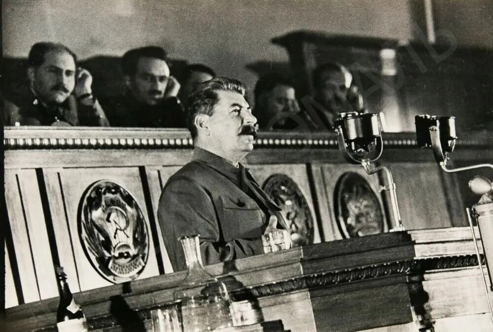 Чрезвычайный съезд советов 1936. Viii всесоюзный съезд советов 1936. сталин 1934. сталин на 17 съезде партии. viii всесоюзным чрезвычайным съездом советов.