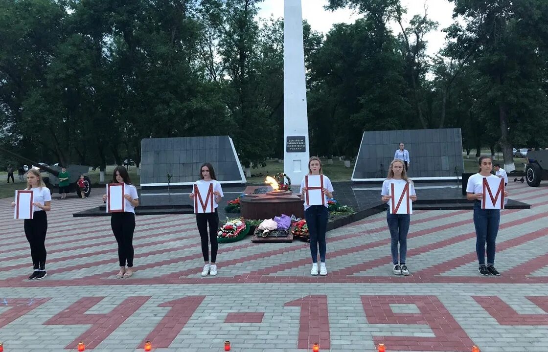 Погода с сергиевское республика адыгея гиагинский район. Вечный огонь станица Гиагинская. Вечный огонь ст. Гиагинская. Вечный огонь в станице Гиагинской. Памятники ст Гиагинская.