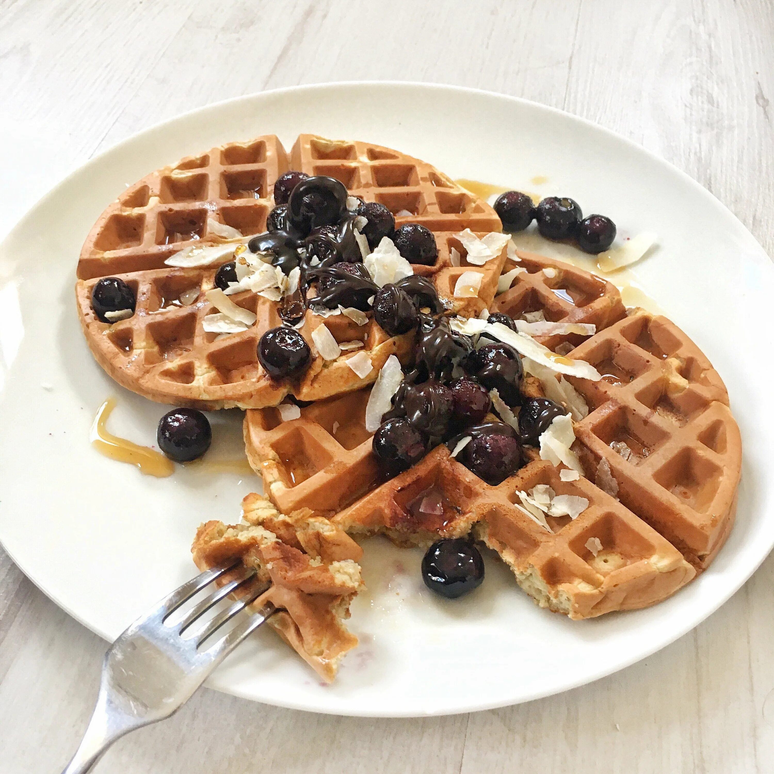 Веганские вафли в вафельнице. Австрийские (венские) вафли. Протеиновые вафли. Бельгийские вафли. Венские вафли.