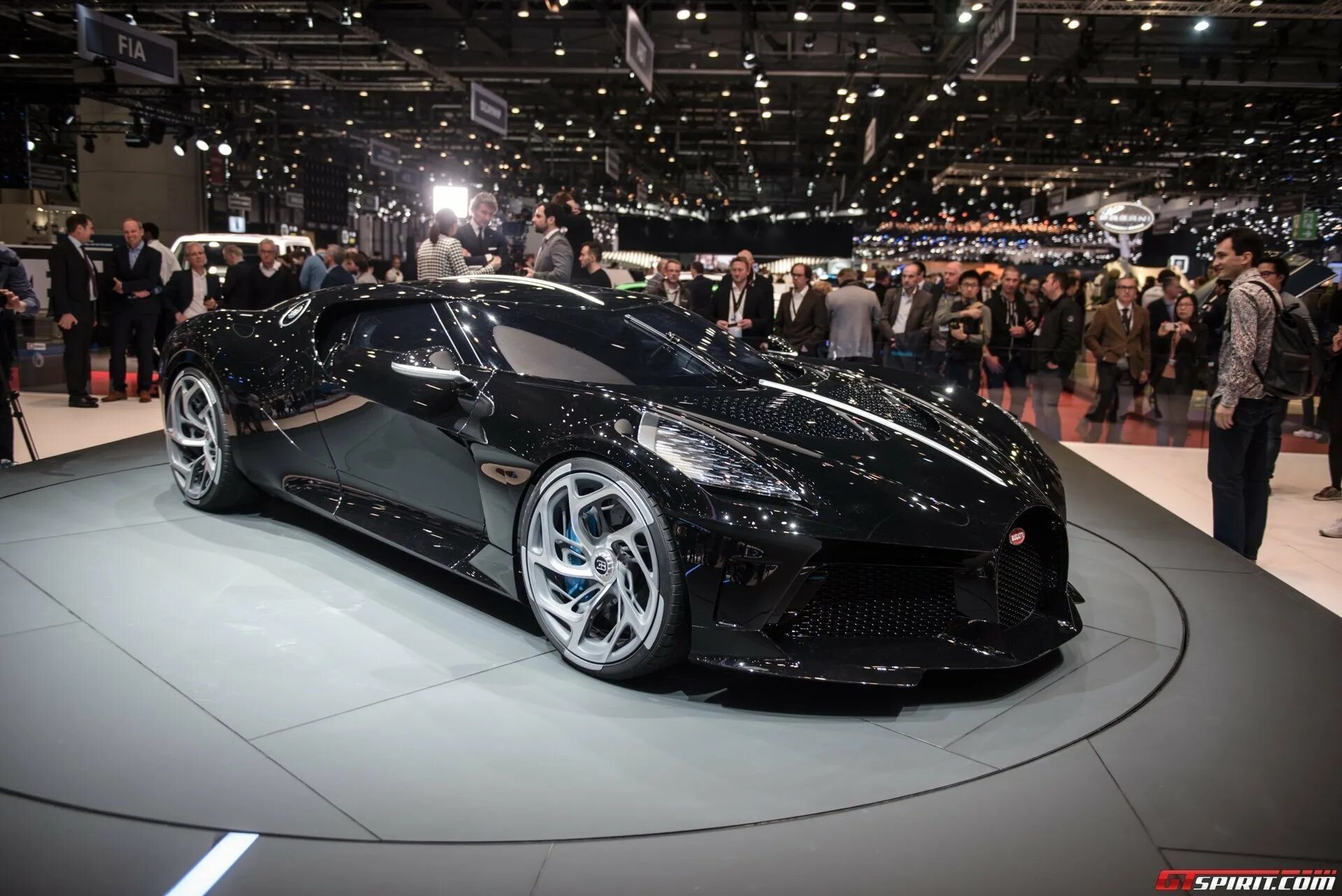 1 бугатти. Машина за 1 000 000 рублей. Машина за 1 000 000 рублей. Bugatti за 1 200 000 000 la voiture noire. Бугатти за 11 млн евро.