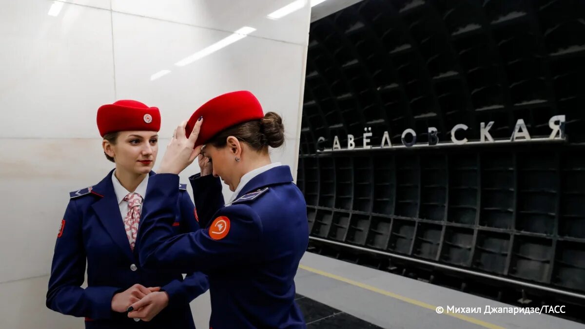 Девушки метро савеловская. Савеловская. Метро москва серпуховско-тимирязевская тимирязевская. Работник метрополитена. Савёловская (станция метро, серпуховско-тимирязевская линия).