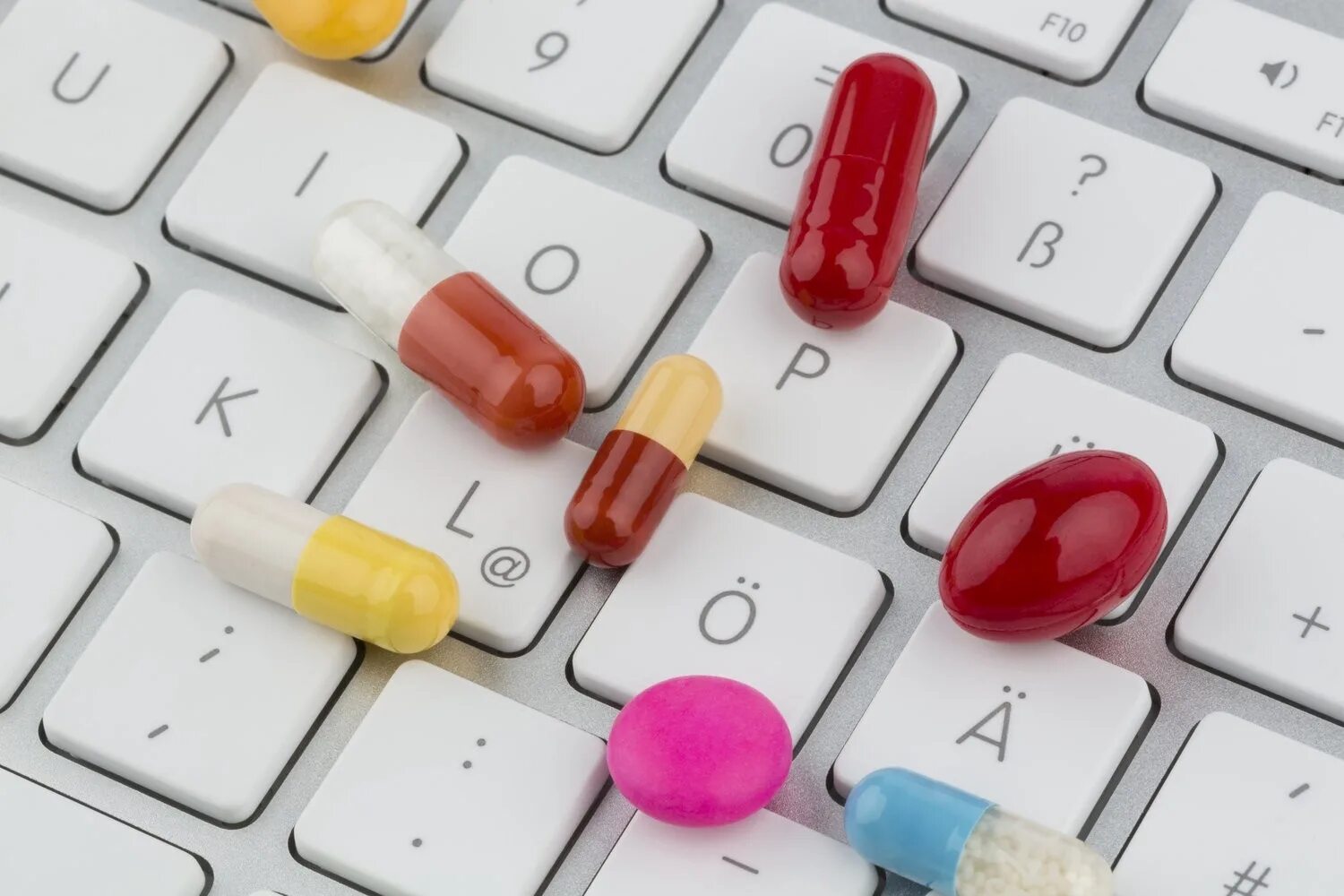 Интернет аптека лекарства по низким. Лекарства. Торговля лекарствами. Интернет таблетки лекарства.
