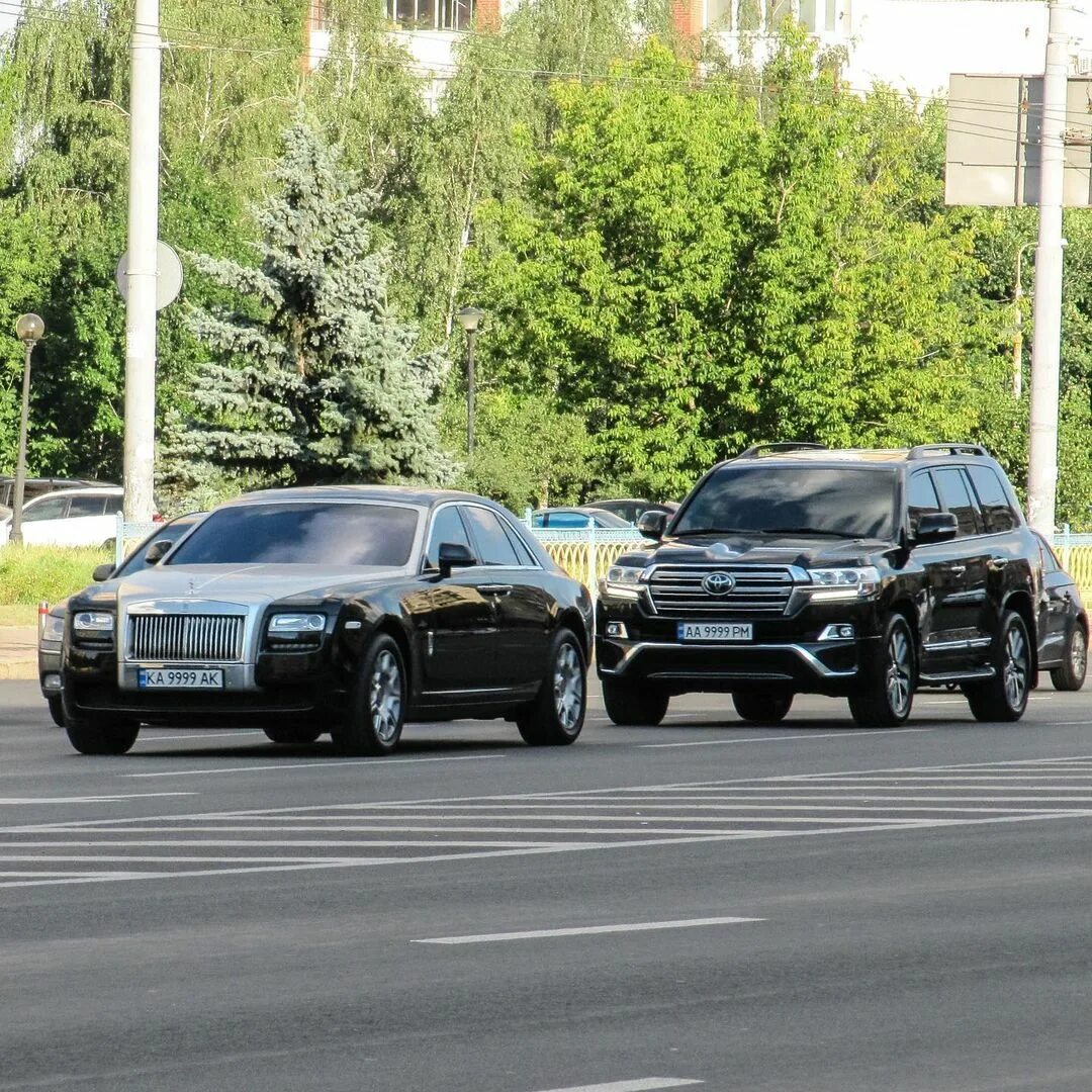 Вложенный кортеж. Кортеж роллс ройс. сечин игорь иванович кортеж. кортеж land cruiser 200 rolls. кортеж land cruiser 200 rolls royce.