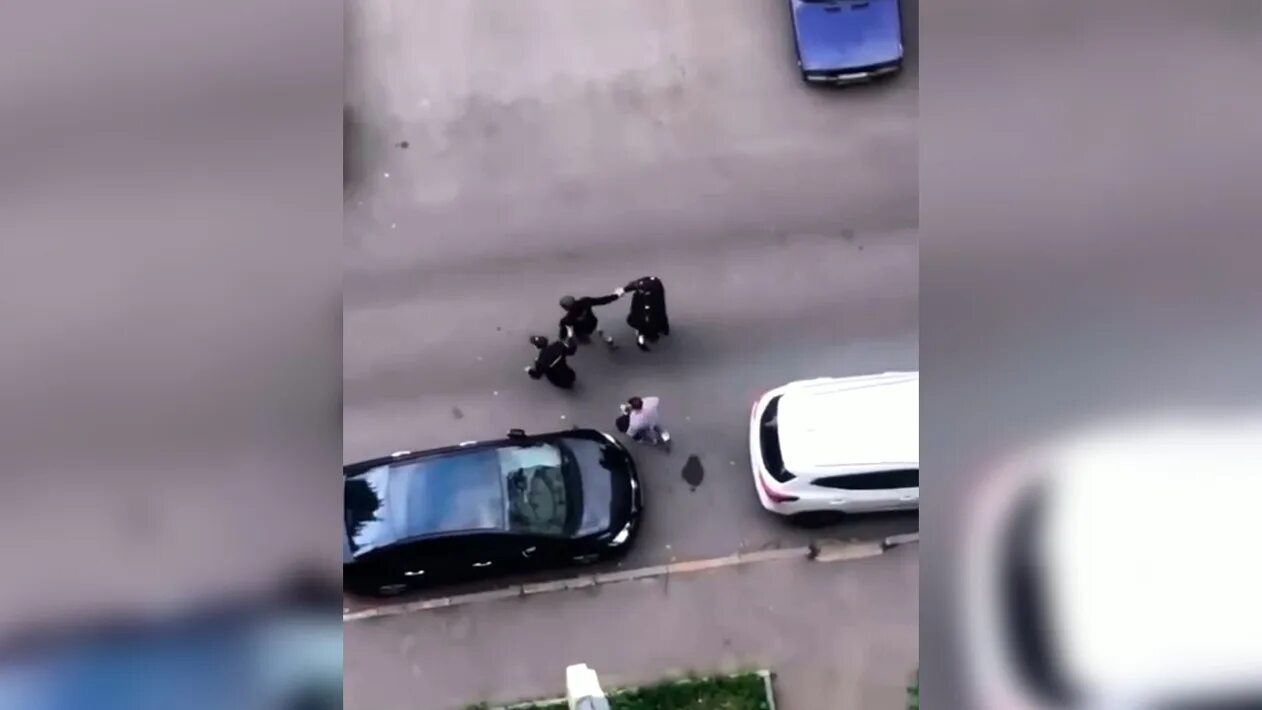 Драка на москворецком рынке. Драка на детской площадке москва. Драка в метро в москве кавказцы. Мигранты дворники. Драка произошла москва.