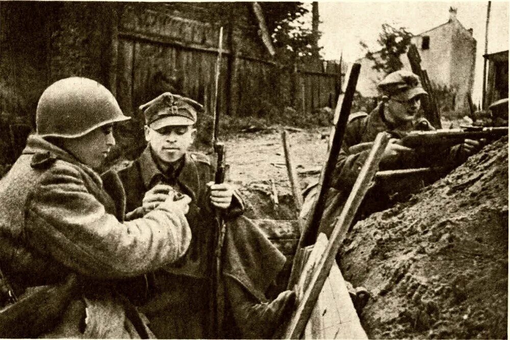 Красная армия 1944. Армия Польши 1944. Солдаты РККА В Польше 1944. Польская армия Модлин 1944.