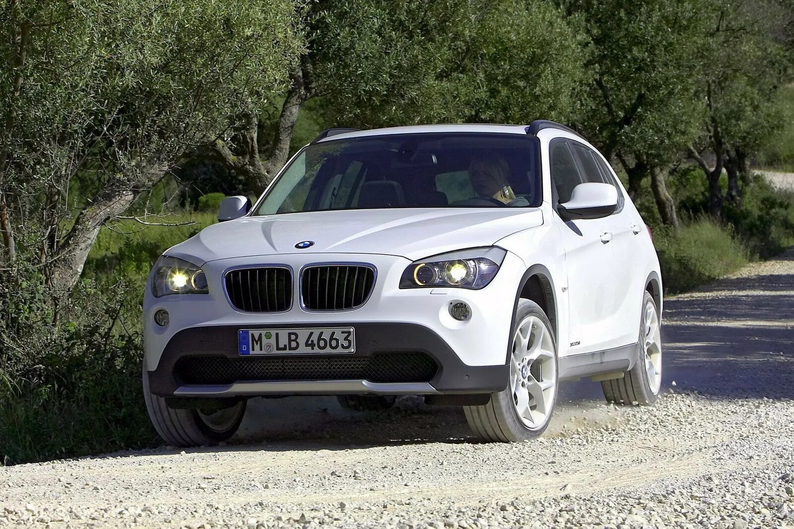 BMW x1 2008. BMW x1 e84. БМВ х1 белая. BMW x1 e84 белый. 12х 4х 1