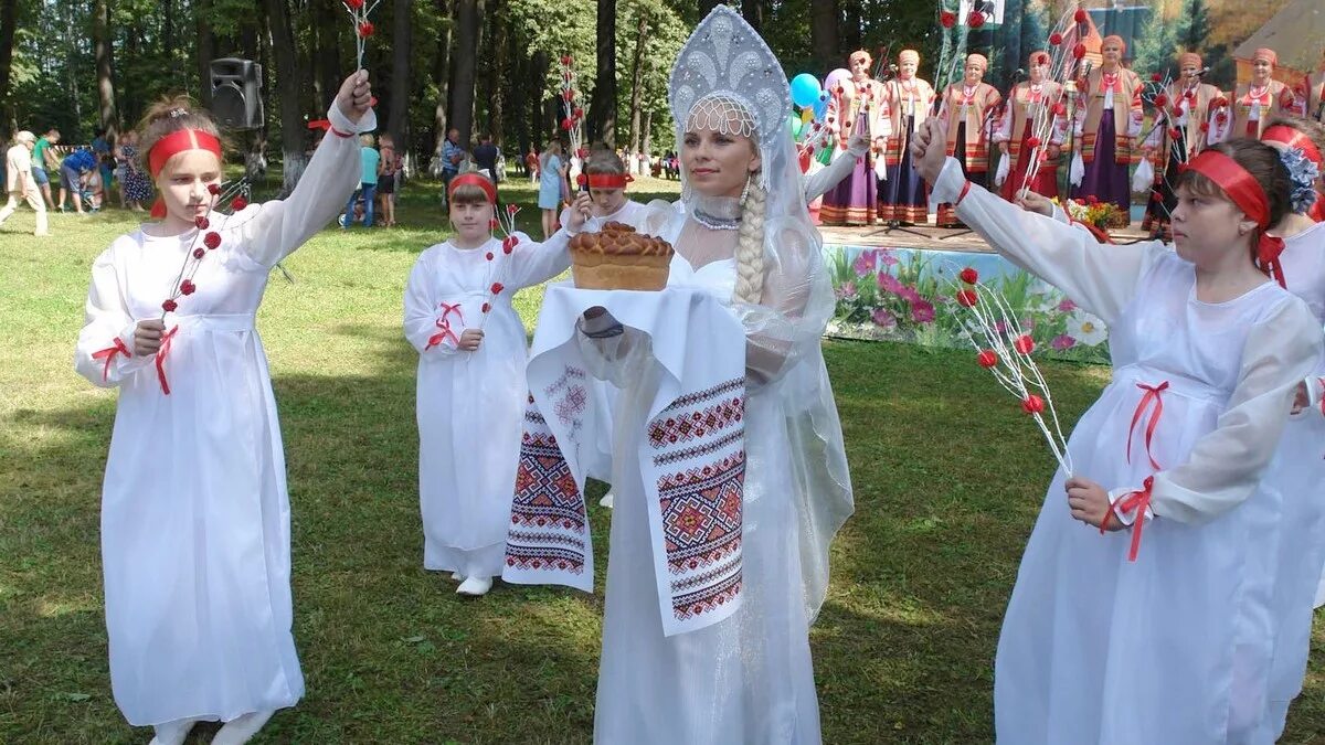 Дом культуры Ермишь. Администрация Ермишинского района. Дом культуры Ермишь Рязанская область. Село Азеево Ермишинский район Рязанской области. Погода ермишь рязанская на неделю