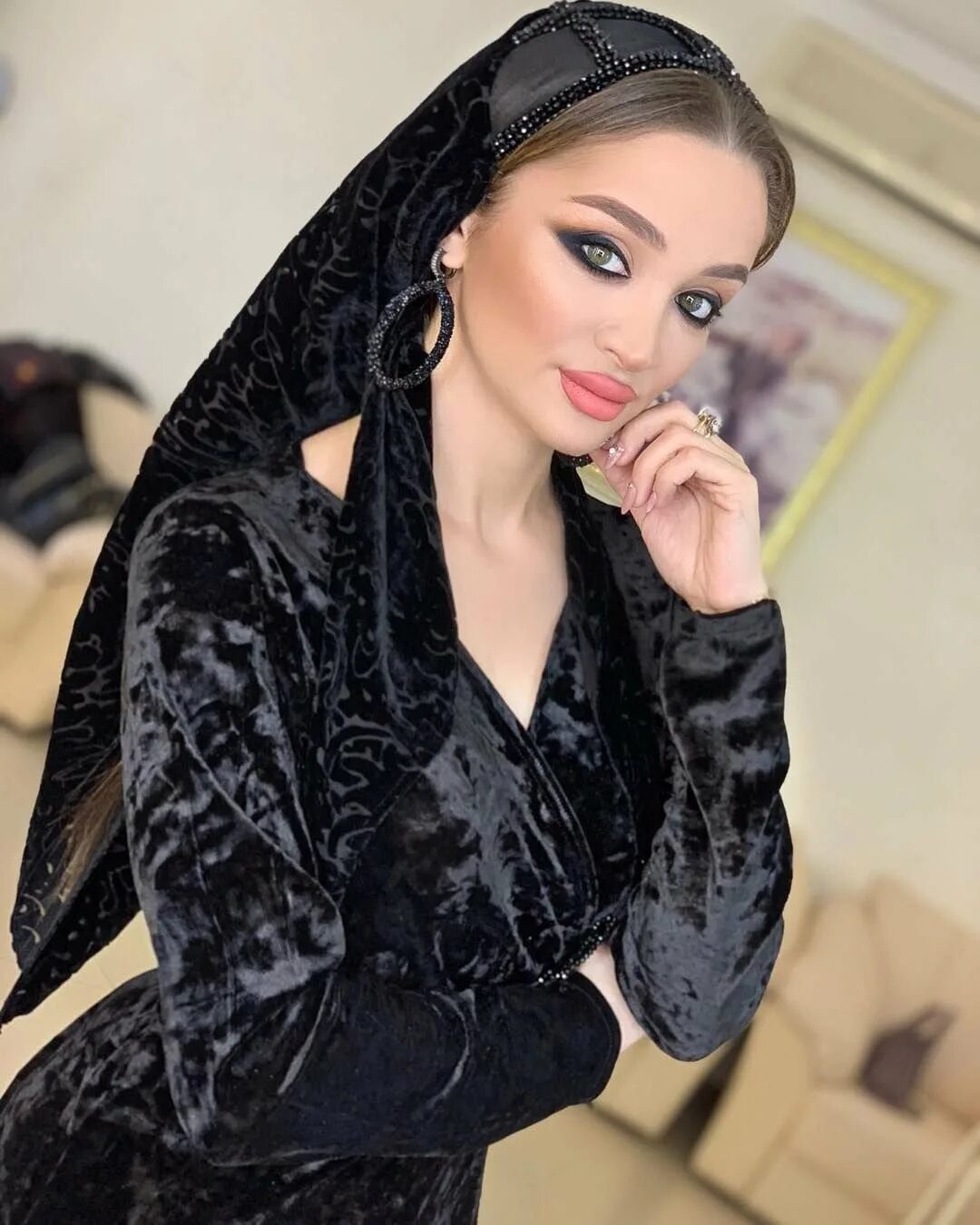 Махачкала девушки. Махачкала девушки. Ума махачкала. Красивые махачкалинские девушки. Познакомиться с девушкой в махачкале.