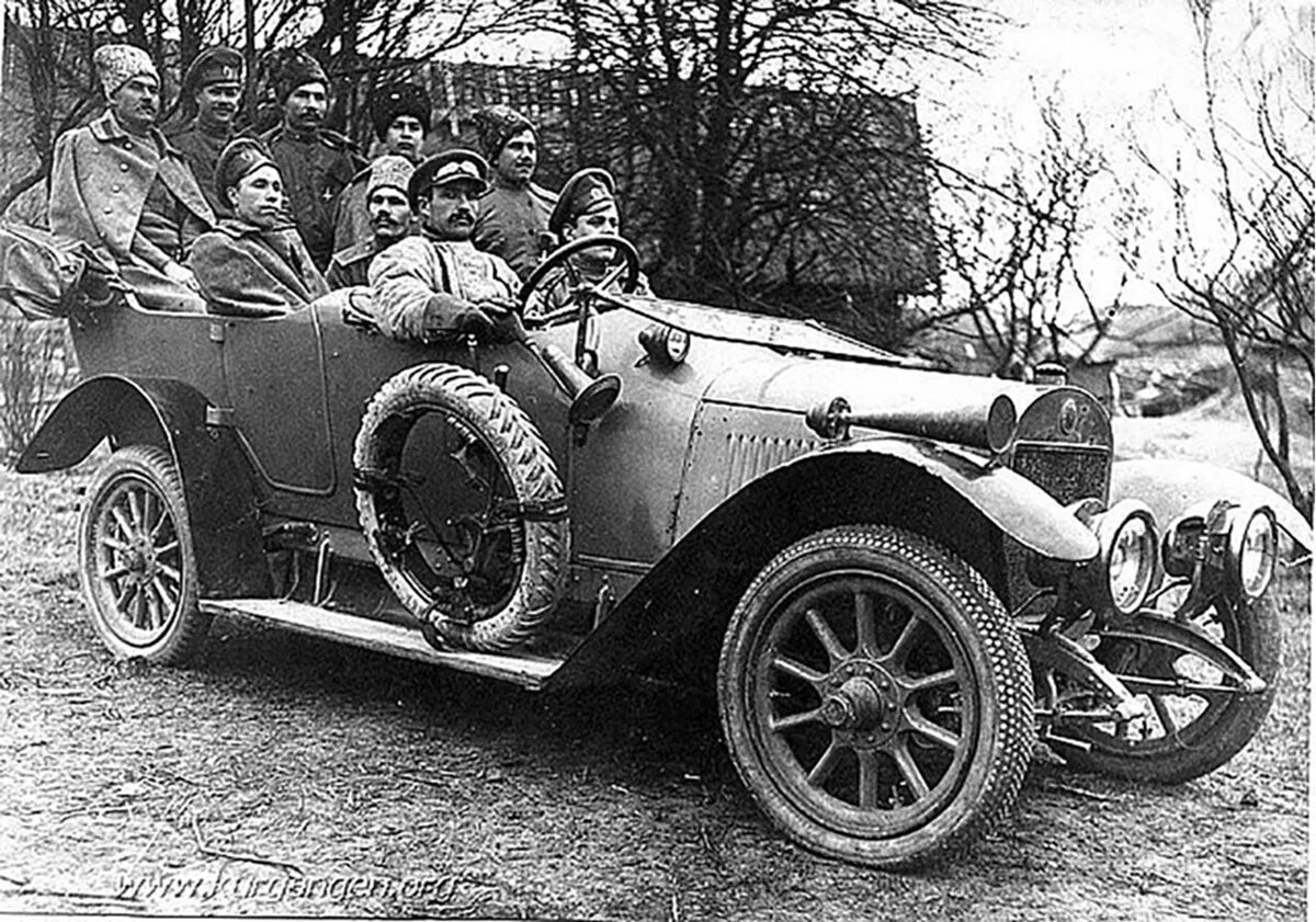 Автомобили первой мировой. Бронеавтомобиль Руссо-Балт 1914. Renault санитарный 1916. Opel 1916. Авто первой мировой войны.