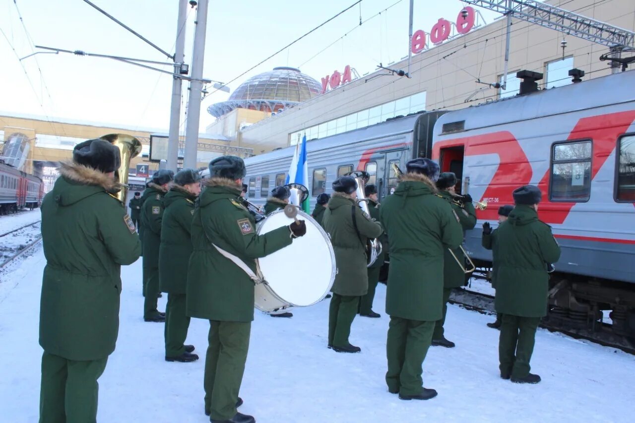 Эшелон отправка. Военнослужащий в поезде. Вл80с с военным эшелоном. Эшелон отправка. Эшелон для военнослужащих.
