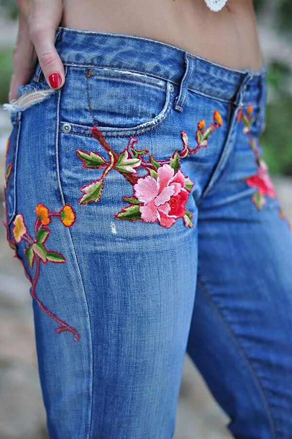 Украшения на джинсы. Джинсы с декором. Украсить джинсы. Джинсы декорированные. Как украсить джинсы