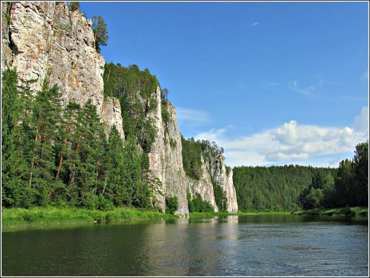 Парк река чусовая пермский край. Река чусовая пермь. Уральские горы пермский край чусовая. Уральский хребет река чусовая. Река чусовая пермский.