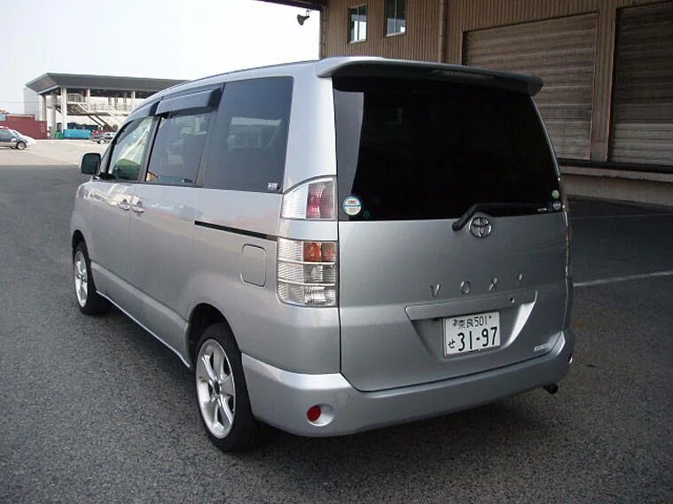 Kirameki toyota. Тойота вокси 2007. Toyota voxy 2010. Тойота ноах 2002. Toyota voxy 2007.