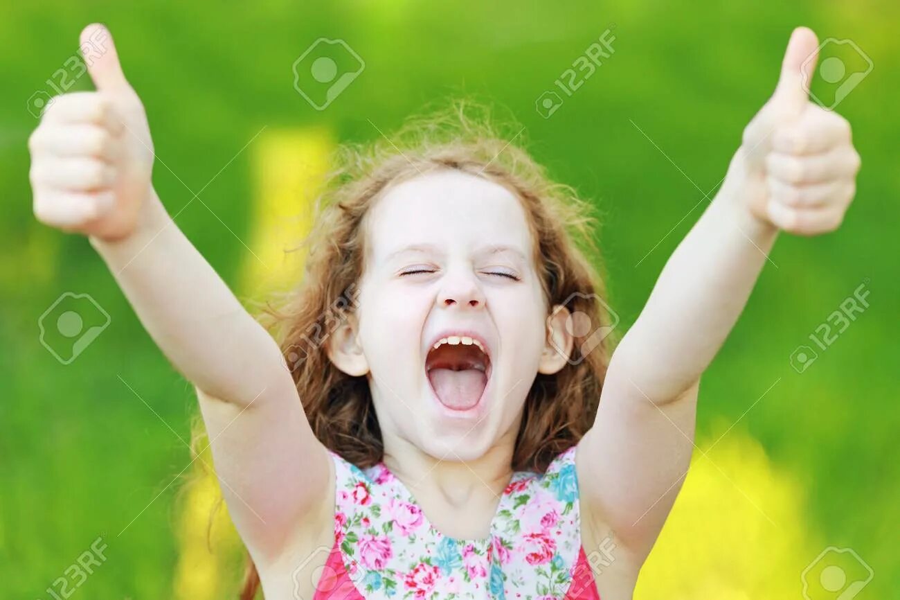 Мальчик одуванчик. Laughter giggle. Мальчик смеется. Little chuckle. Смеющиеся маленькие девочки.