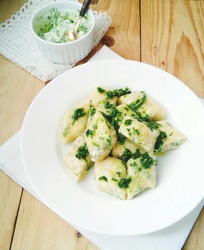 Клёцки картофельные ньокки. Вареники с творогом. Халта курзе. Ленивые вареники с сыром и зеленью. Вареники в микроволновке.
