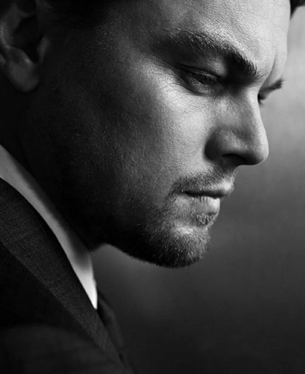 Мужская фотосессия в студии. Мужественный мужчина. Фотопортрет мужской. Мужчина художественное фото. Мужчина художественное фото.