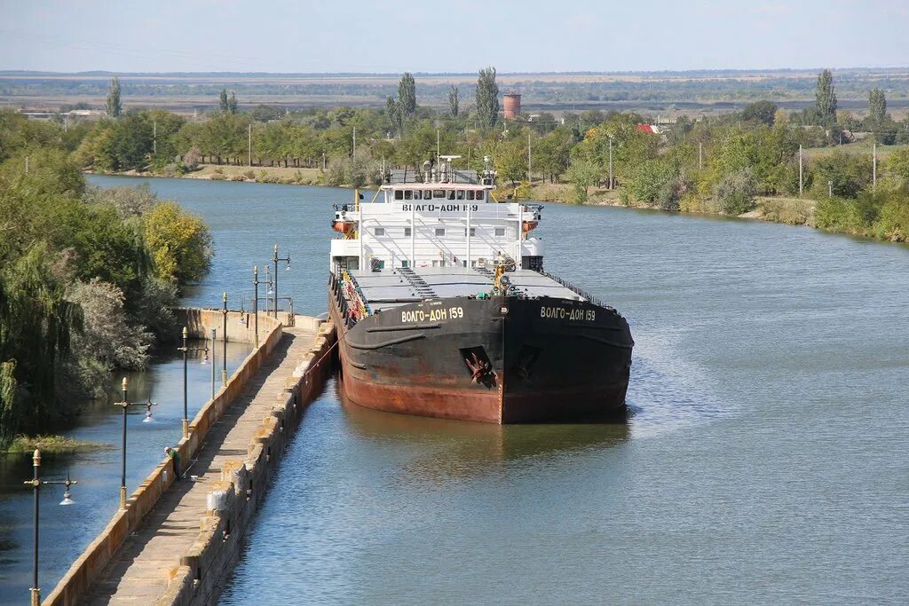 мотор вихрь на казанке. катер вихрь. паромная переправа решма бузинка. пиндуши рэб флота. паром вихрь.