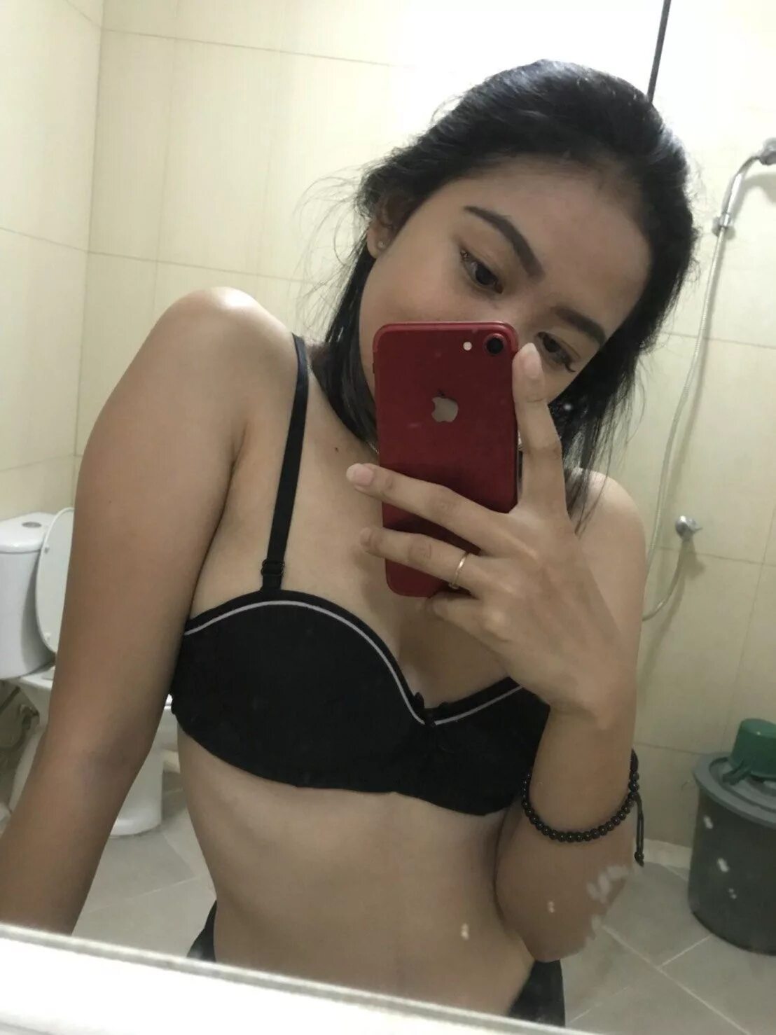 Bocil di wc