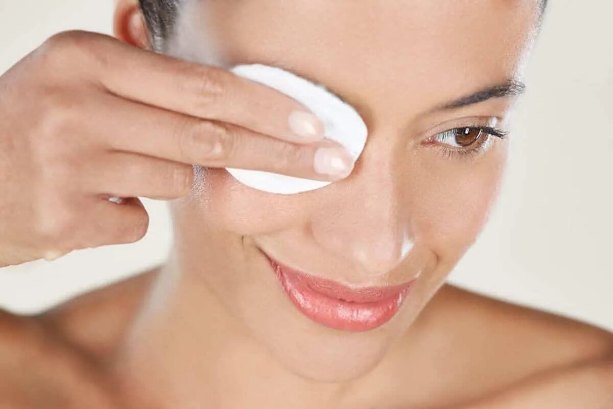 Make up removing