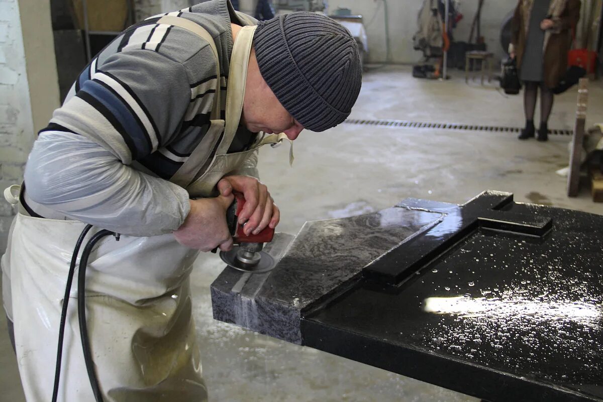 Мастерская ключей. Мастер изготовляющий. Мастерские музыкальных инструментов. Музей богородской фабрики художественной резьбы по дереву. Профессия столяр краснодеревщик.