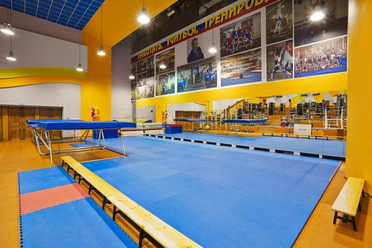 Спорт парк варяг брянск. Брянск варяг спорткомплекс. Варяг, брянск, улица дуки, 56в. Спортзал варяг. Спортпарк варяг брянск.