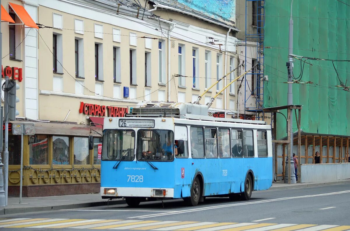 Троллейбус 6 иркутск. Тролза ЗИУ 682. ЗИУ 682 Москва. Троллейбус ЗИУ Тролза 6206. Тролза 682 Москва.